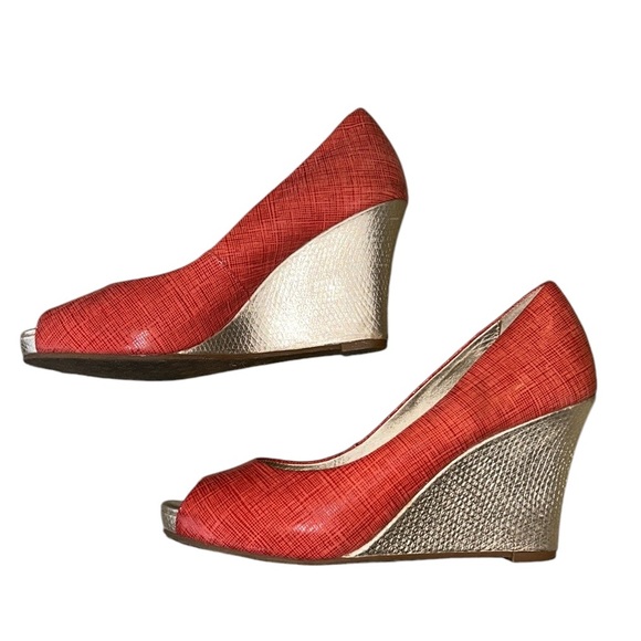 Lilly Pulitzer Resort Chic Distressed Metallic Gold Wedges in Island Coral - 6 - Picture 9 of 14